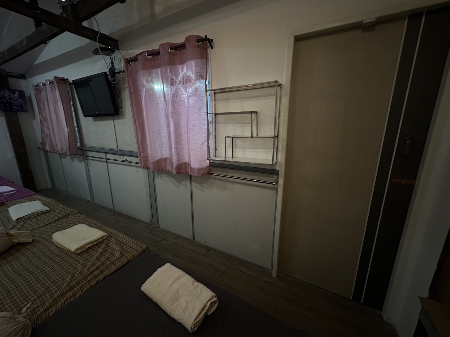 วิวภูเขาและธรรมชาติรอบตัวบ้าน